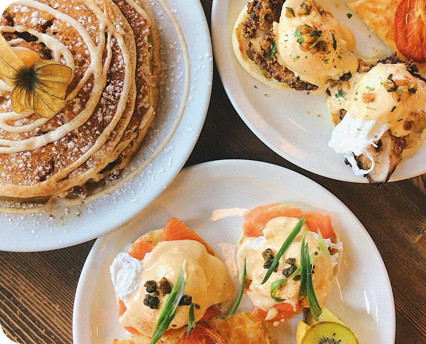Pancakes et œufs Bénédicte au saumon